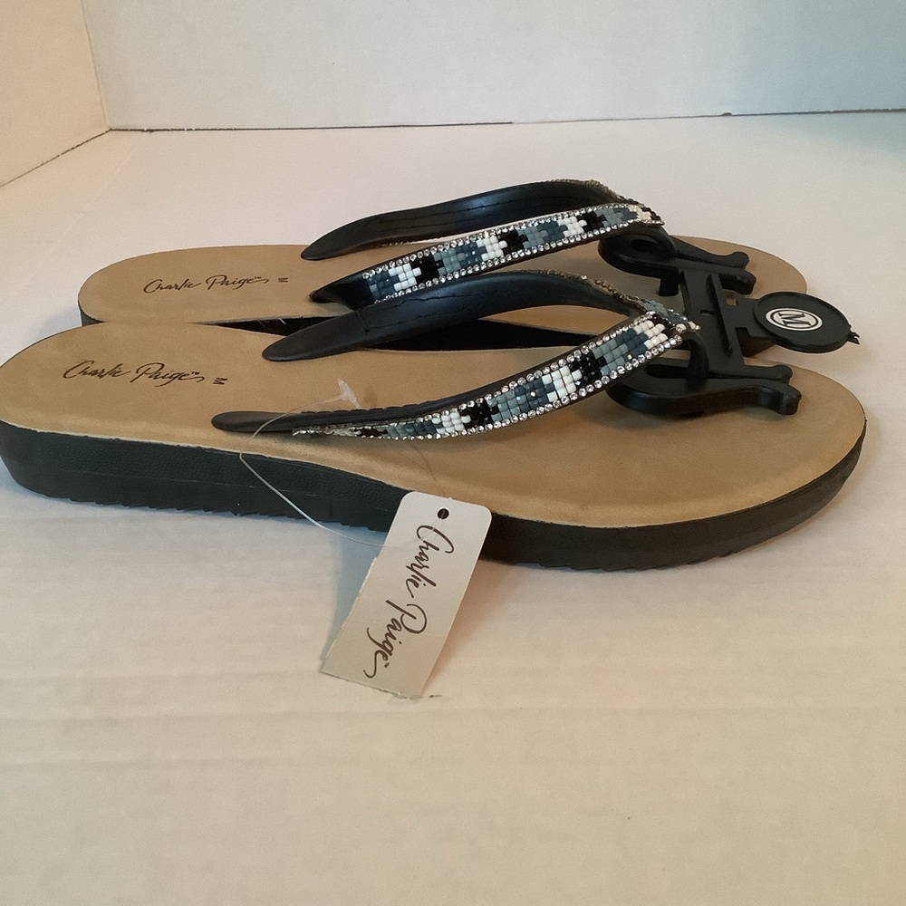 Charlie Paige Sandals Size M New